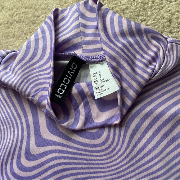 H&M Groovy Purple Mock Neck, Size Small - Picture 3 of 3